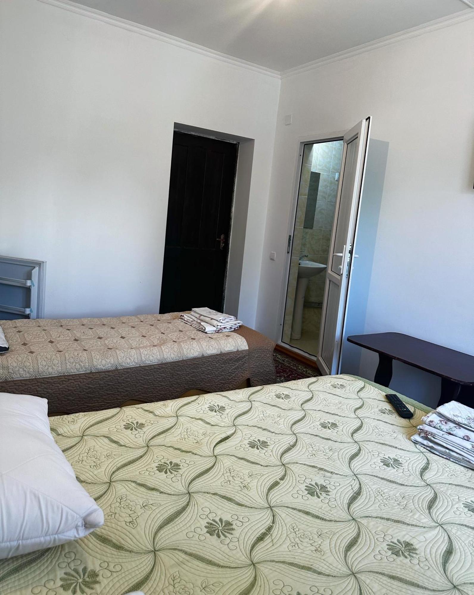 Guest House Arbat Чолпон-Ата Екстериор снимка