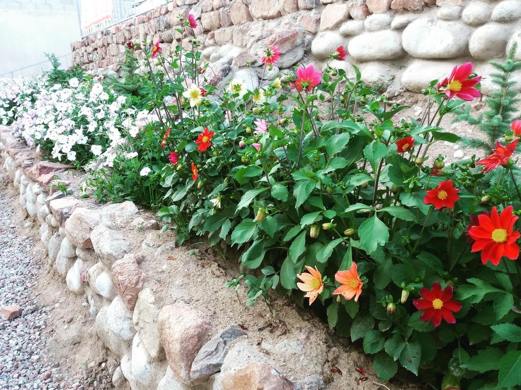 Guest House Arbat Чолпон-Ата Екстериор снимка